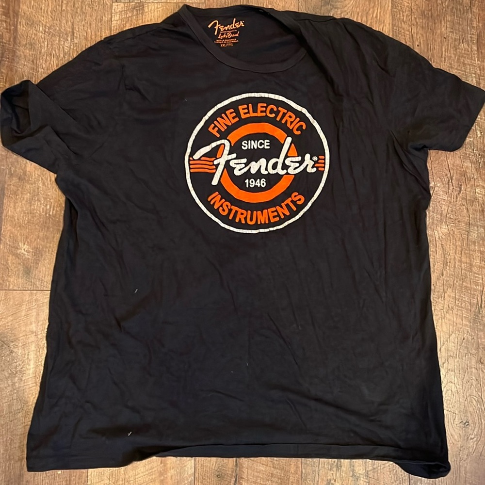 MENS FENDER T SHIRT.
